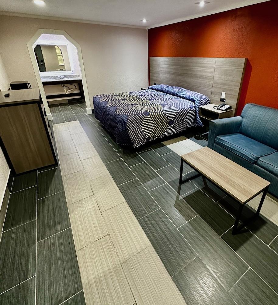 Hollywood Inn photo 2