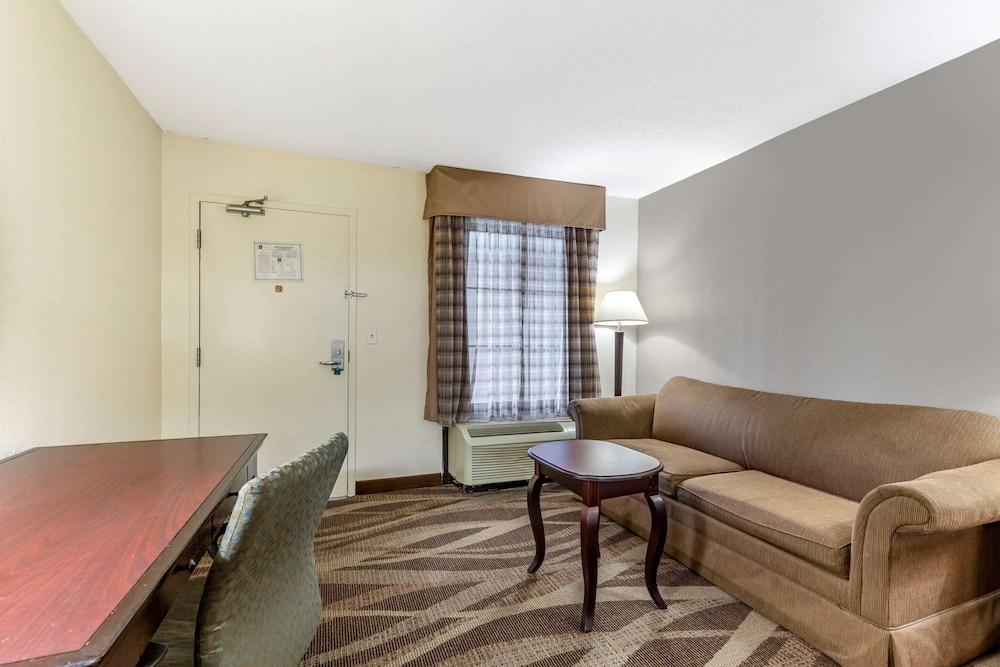 Quality Inn Windsor Mill - Baltimore photo 30