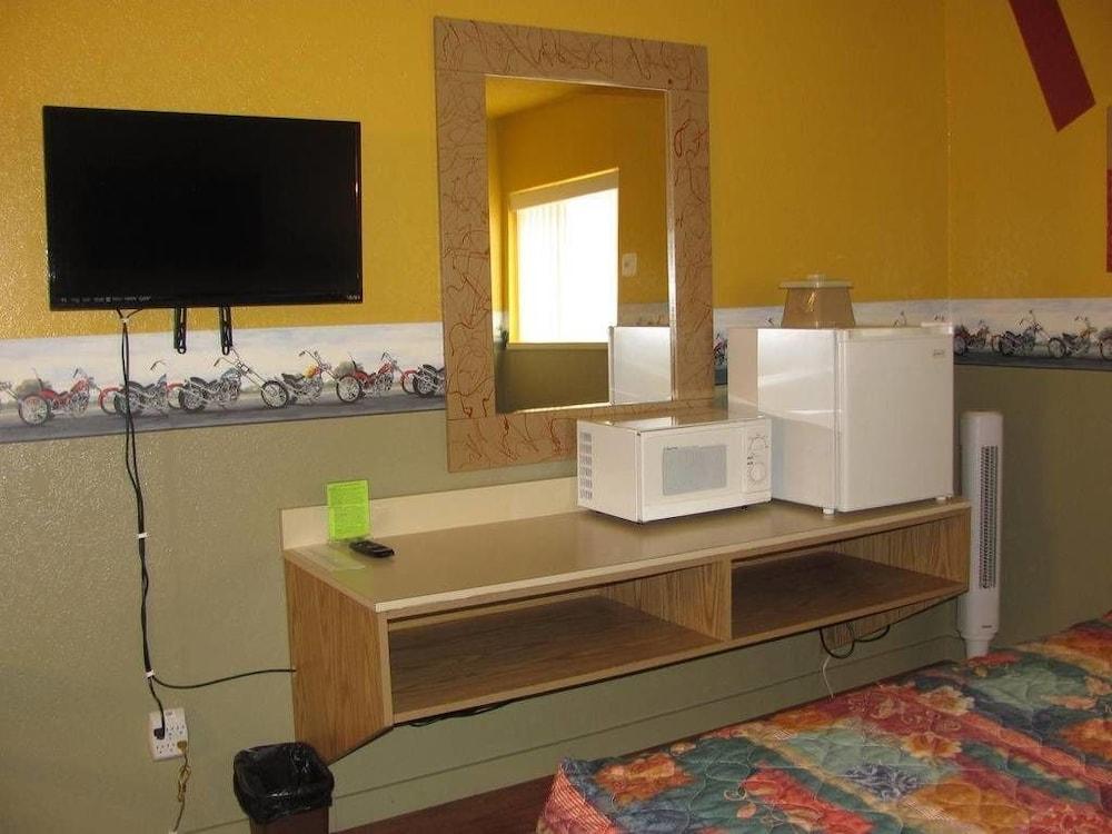 Earth Inn Motel photo 8