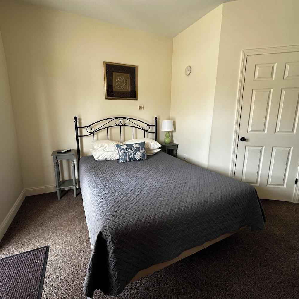The Whitetail and Suites photo 25
