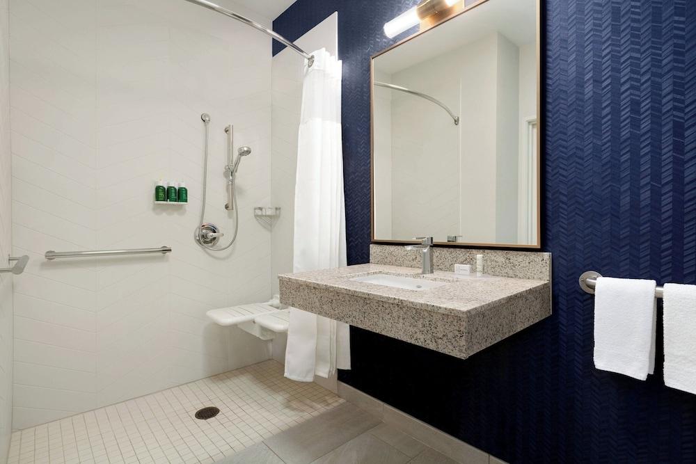 Fairfield Inn by Marriott Visalia Sequoia photo 15