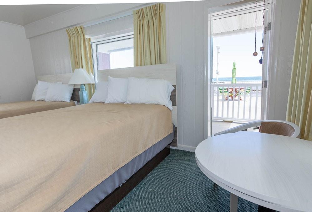 Fish Tales Boardwalk Inn photo 5