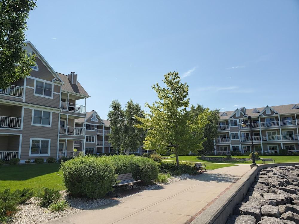 Bridgeport Waterfront Resort photo 85