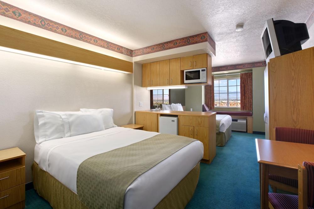 Microtel Inn & Suites by Wyndham Albuquerque West photo 6