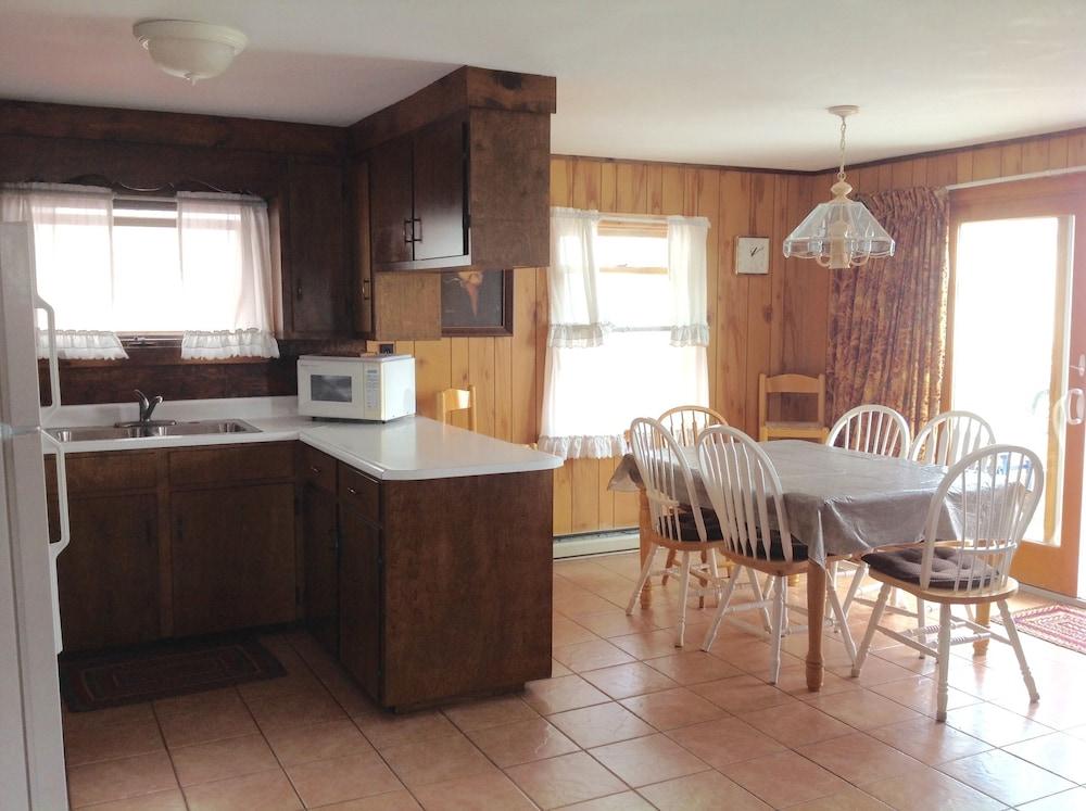 Moody's Motel & Cottages photo 21