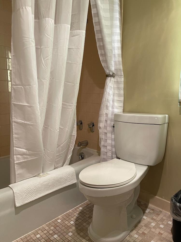 Clarion Inn photo 23