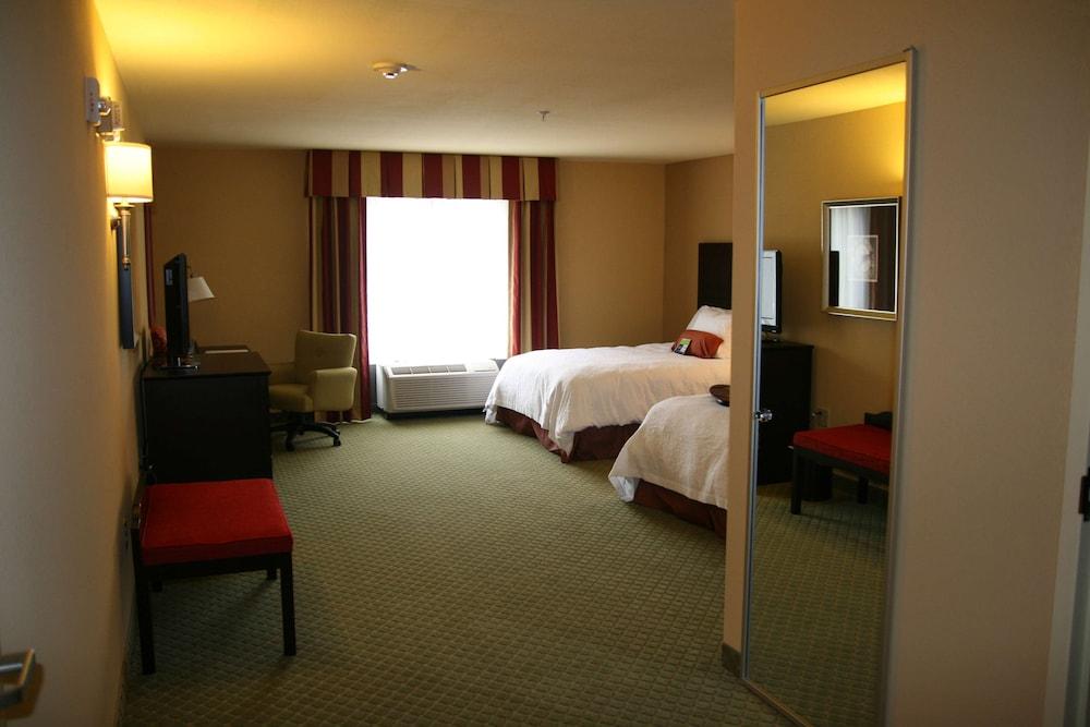 Hampton Inn Jacksonville-Anniston Area photo 23