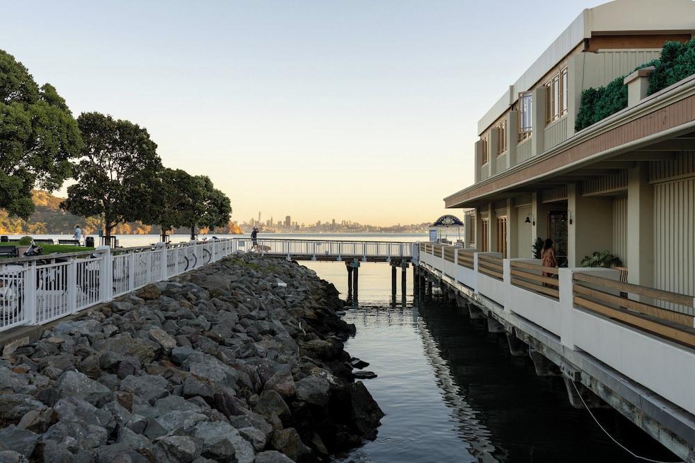 Marin Suites Hotel photo 53