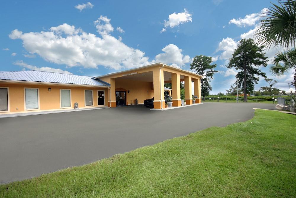 Days Inn by Wyndham DeFuniak Springs photo 21