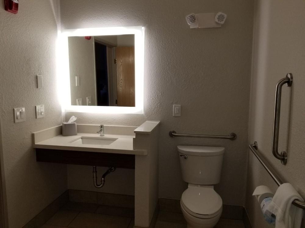 Holiday Inn Express Winfield by IHG photo 22