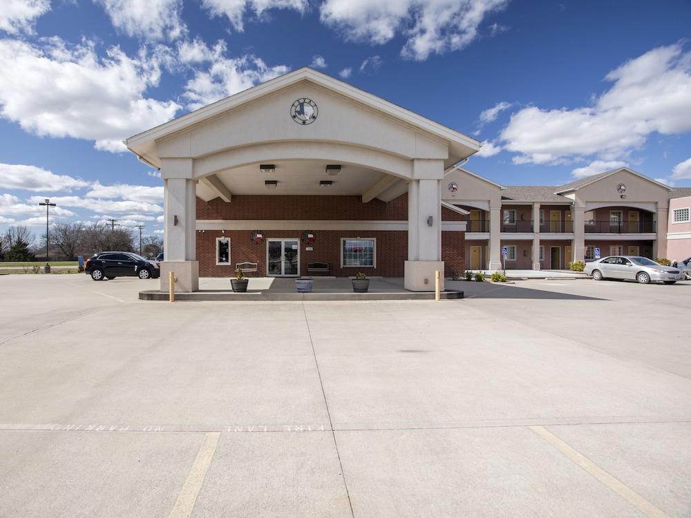 OYO Hotel Valley View TX, I-35 photo 27