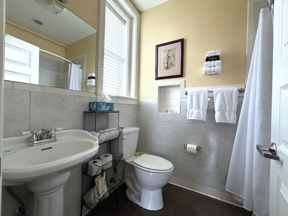 Grand Lux Inn photo 25