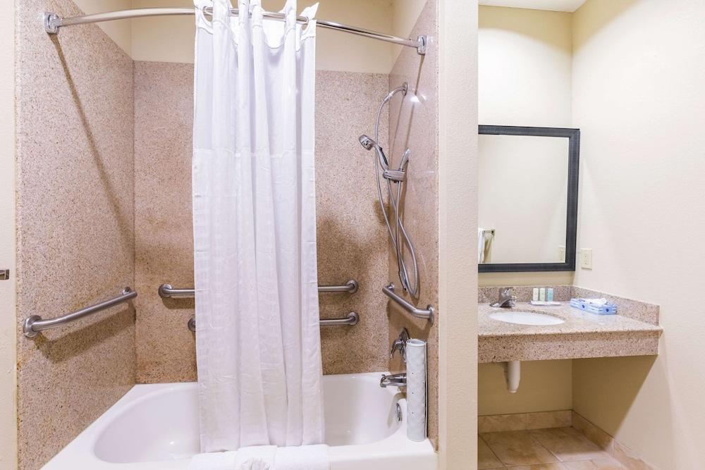Comfort Suites Beaumont I-10 photo 25