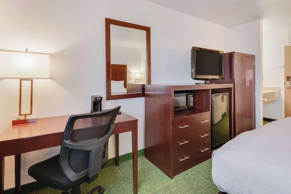 Quality Inn Belgrade - Bozeman Yellowstone Airport photo 7