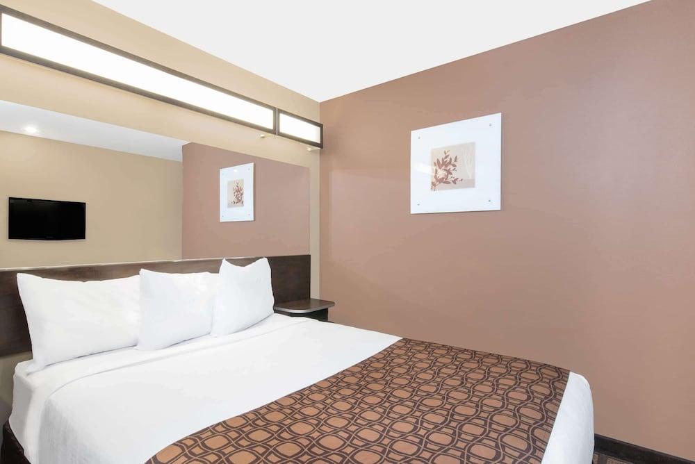 Microtel Inn & Suites by Wyndham Sidney photo 23