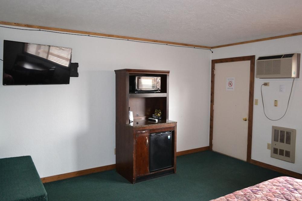 The Village Inn Motel and Restaurant photo 6