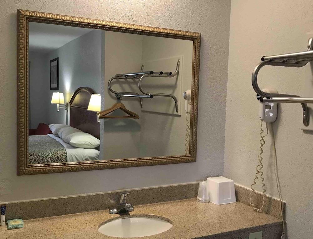 Walnut Inn Motel photo 16