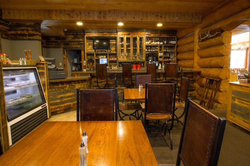 Headwaters Lodge & Cabins at Flagg Ranch photo 25