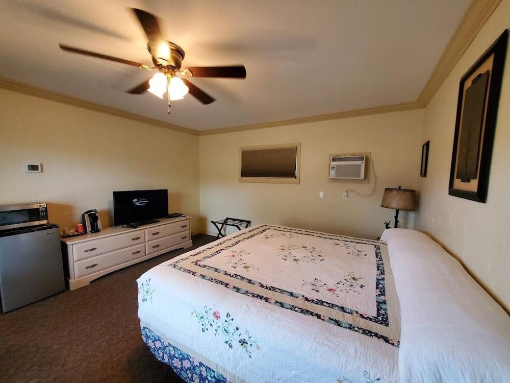 Three Forks Lewis & Clark Motel photo 8