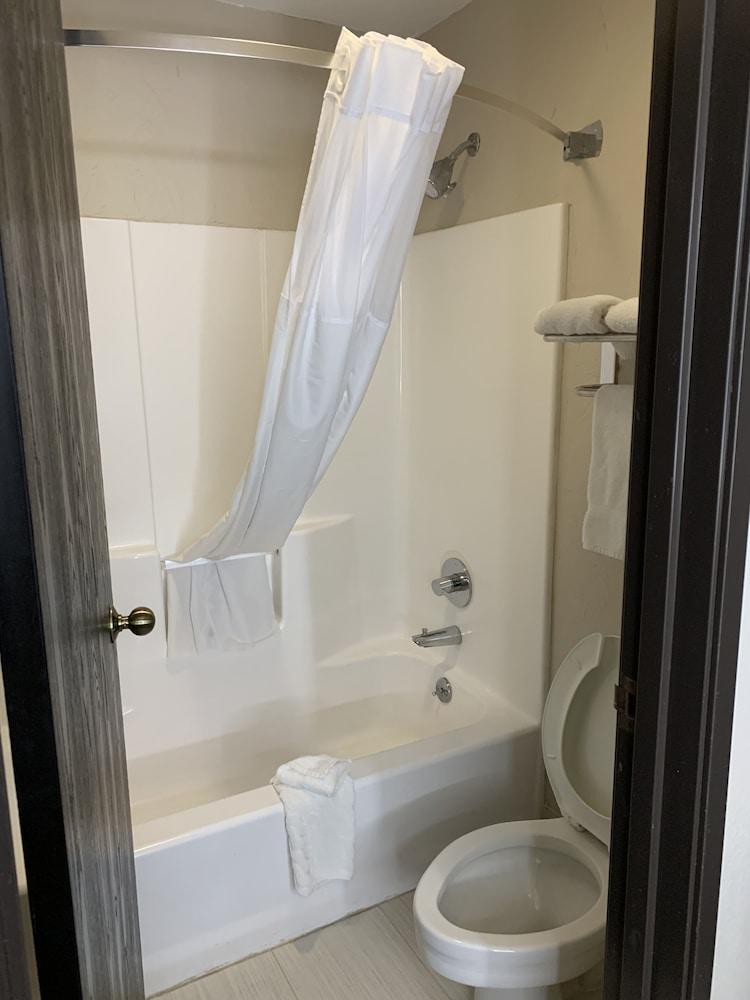 Baymont by Wyndham Enid photo 10