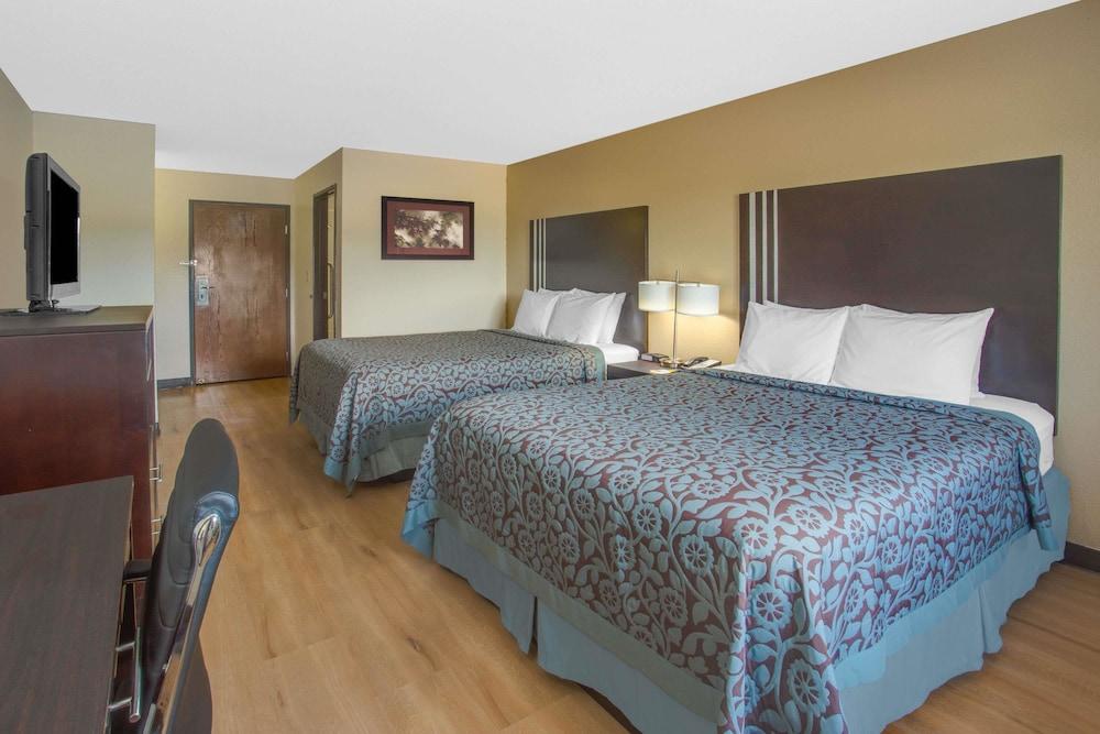 Days Inn by Wyndham Le Roy/Bloomington Southeast photo 6
