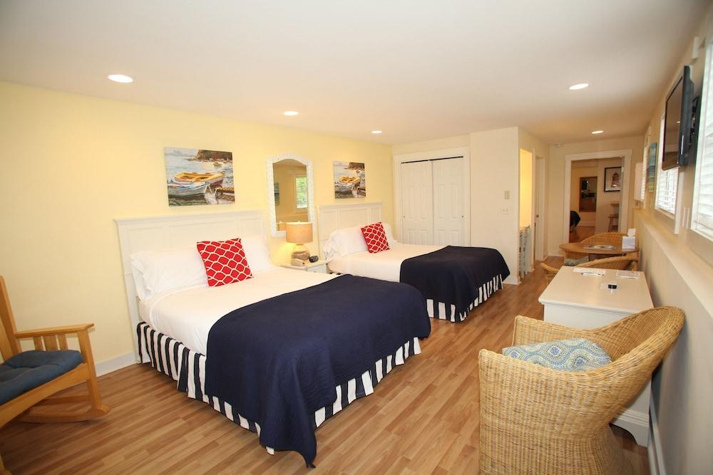 Glen Cove Inn & Suites photo 9