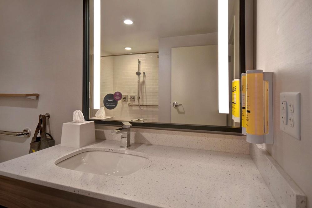 Tru by Hilton Manchester Downtown photo 23