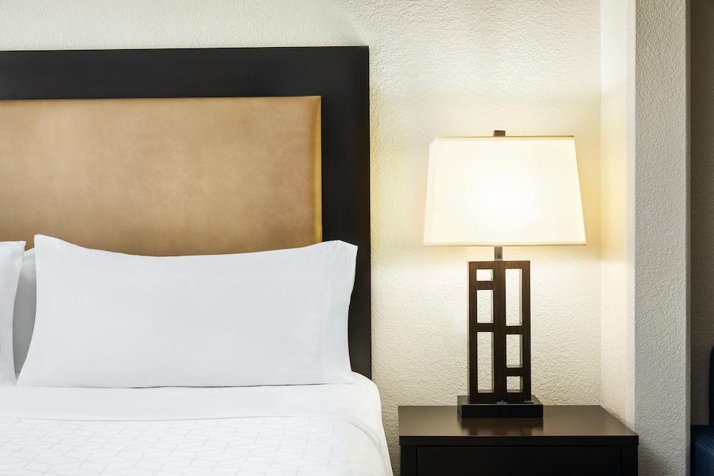 Holiday Inn Express & Suites Jacksonville SE- Med Ctr Area by IHG photo 17