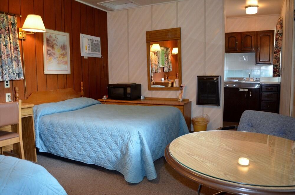 Chamber Lane Motel photo 57