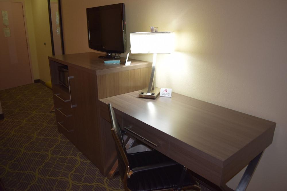 American Inn & Suites West Memphis I-40/I-55 photo 18
