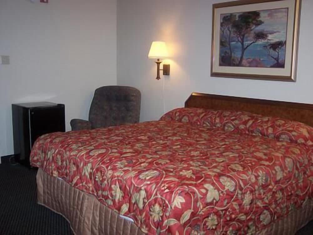 Red Carpet Inn Terre Haute photo 17