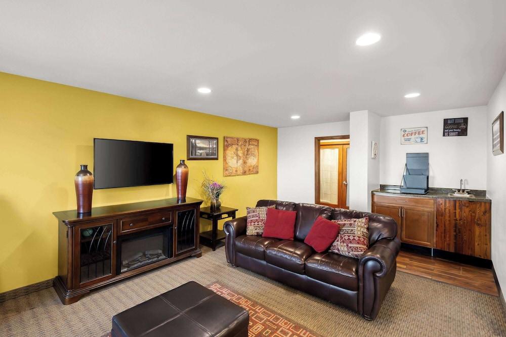 Birch Hill Suite Rochester – Med City photo 8