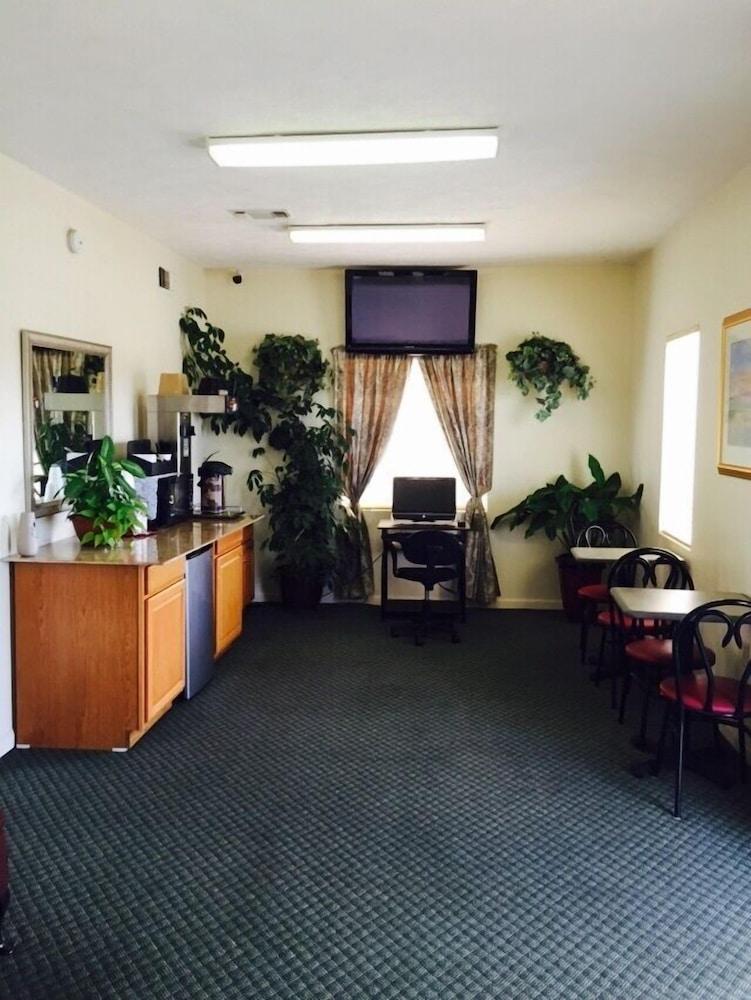 Royal Inn Taylorsville photo 10