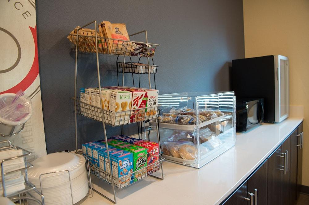 Cobblestone Inn & Suites - Forest City photo 37