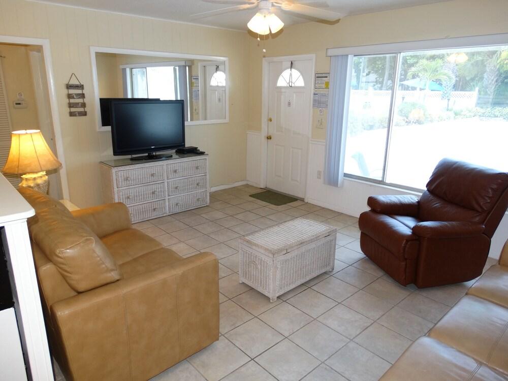 Tropical Breeze Beach Club photo 72