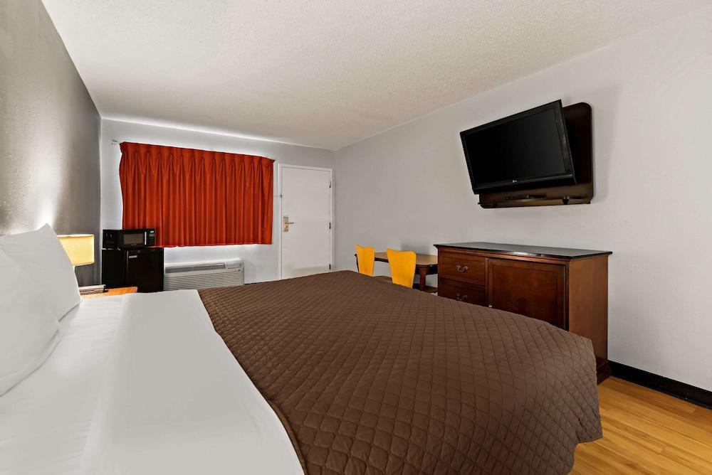 Rodeway Inn Brooklawn photo 12