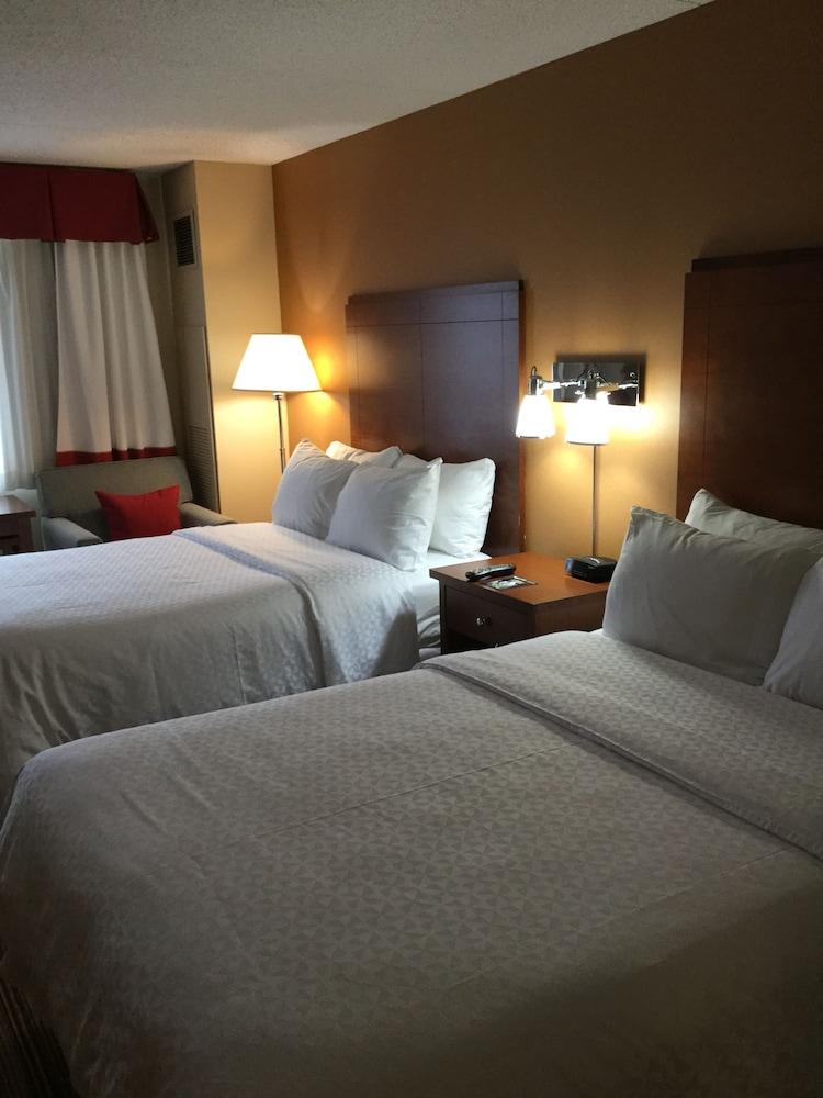 Radisson Hotel Detroit Metro Airport photo 5