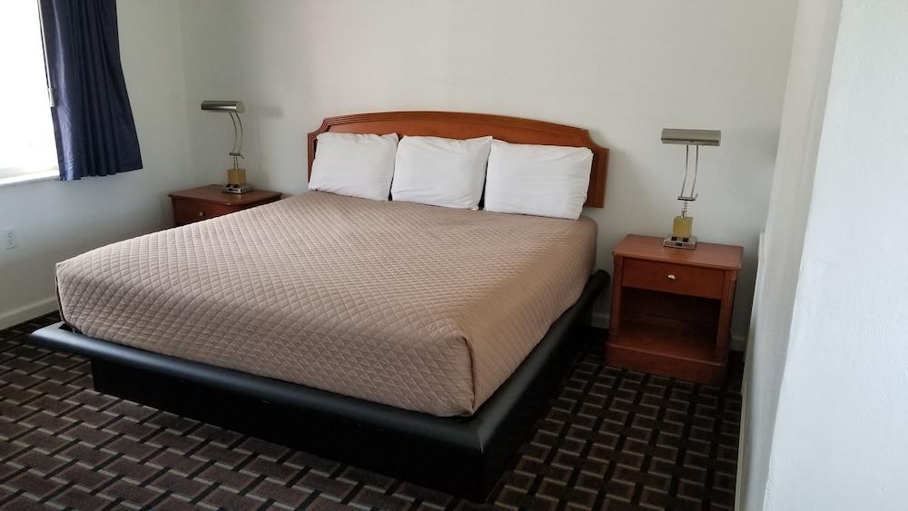 Budget Inn Breezewood photo 10