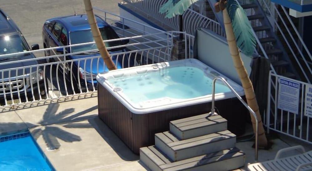 Quarterdeck Motel photo 3