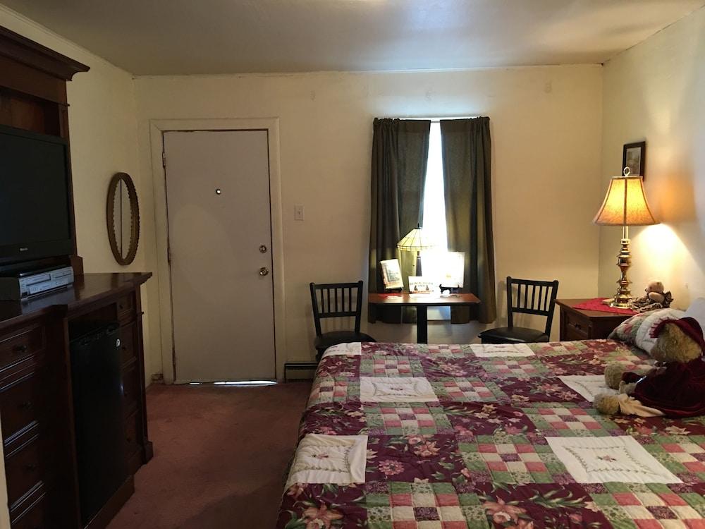 Black Bear Inn photo 77