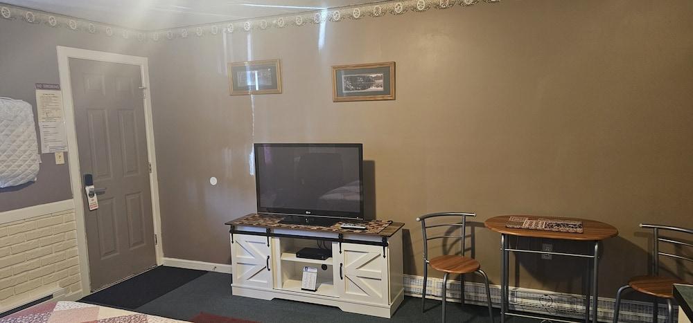 River Country Motor Lodge photo 57