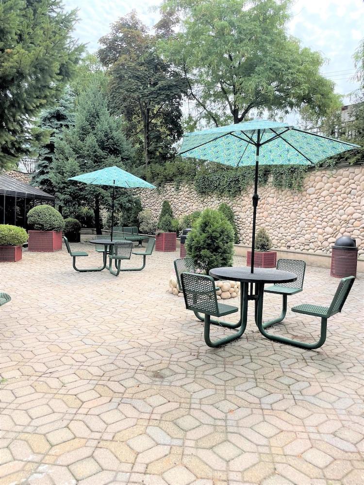 Garden Inn & Suites photo 10