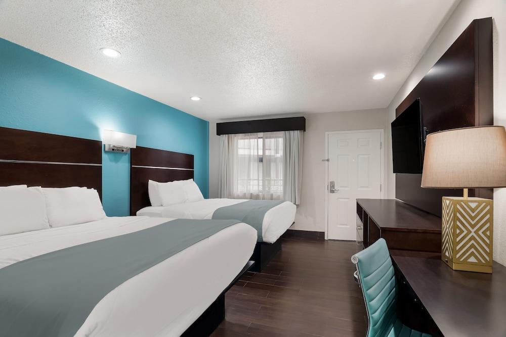 Spanish Trails Inn photo 2