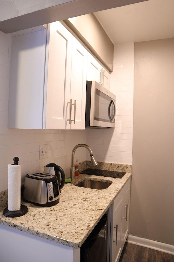 Midtown Suites photo 40