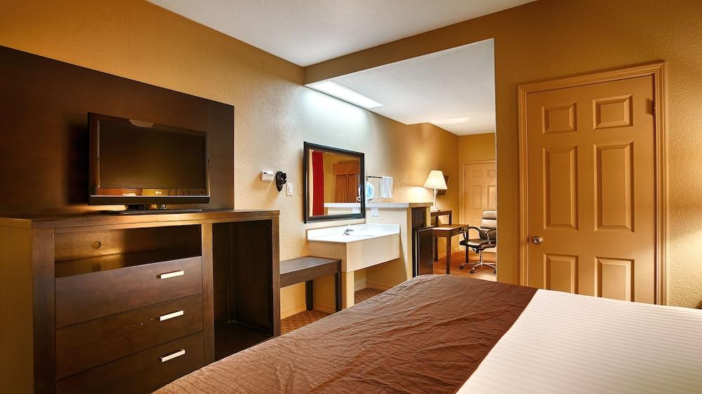 Americas Best Value Inn Monroe photo 7