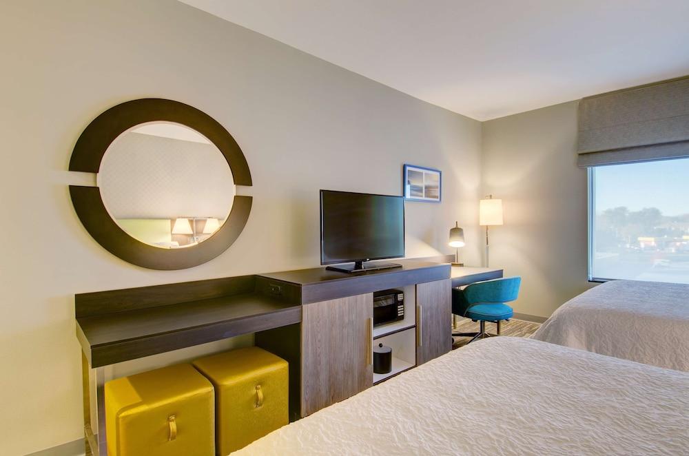Hampton Inn & Suites Boston/Stoughton photo 18