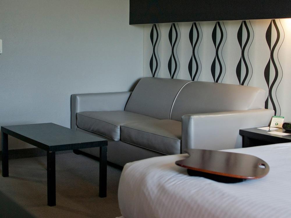 Metropolis Resort photo 5