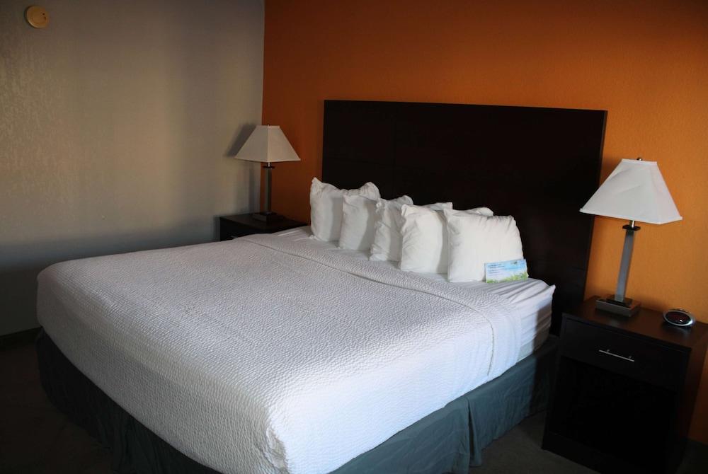 Days Inn by Wyndham Hays photo 14
