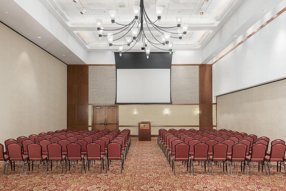The Inn at Virginia Tech and Skelton Conference Center photo 36