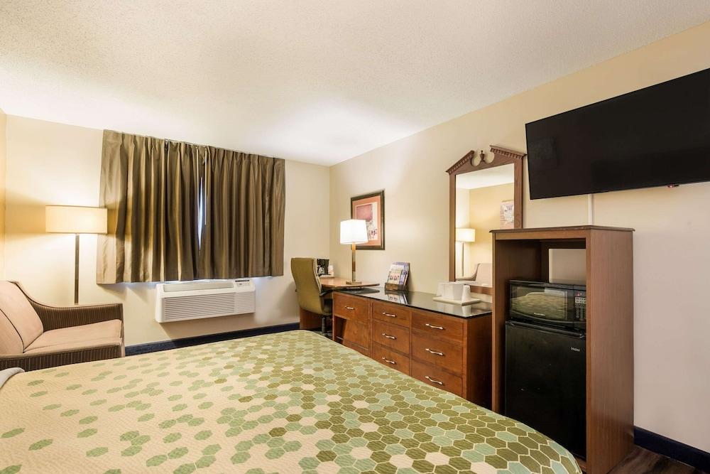 AmericInn by Wyndham Lake Mills photo 22